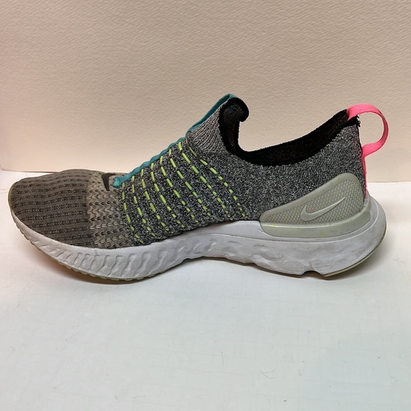 Nike Men's Gray React Phantom Run Flyknit 2 White/black-flash Crimson Sz. 6.5 - Picture 7 of 12